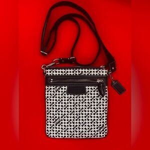 🚨❤️Coach Penelope Op Art Black & White Signature Crossbody Swing Bag